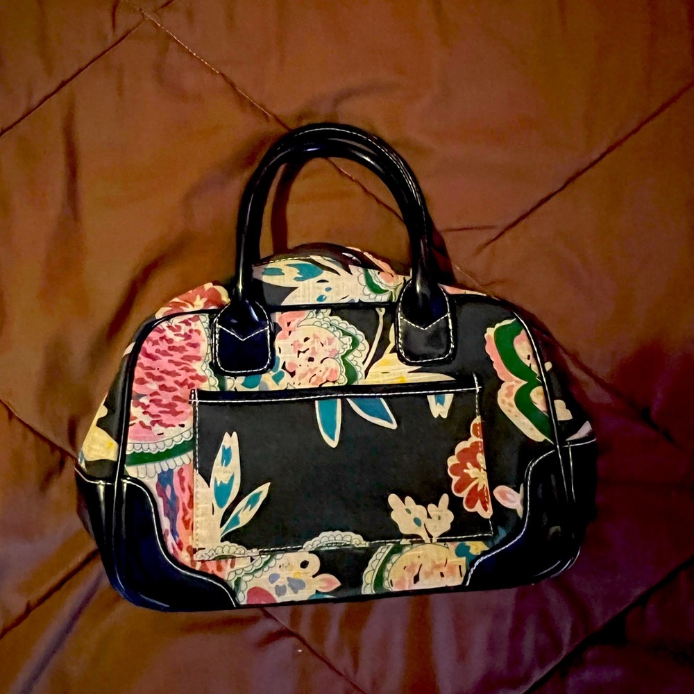 Navy floral insulated lunchbag with handles
